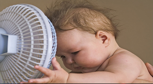 SICAKLARDA BEBEKLERDE SIVI İHTİYACI ve GÜNEŞ KORUMASI NASIL OLMALI