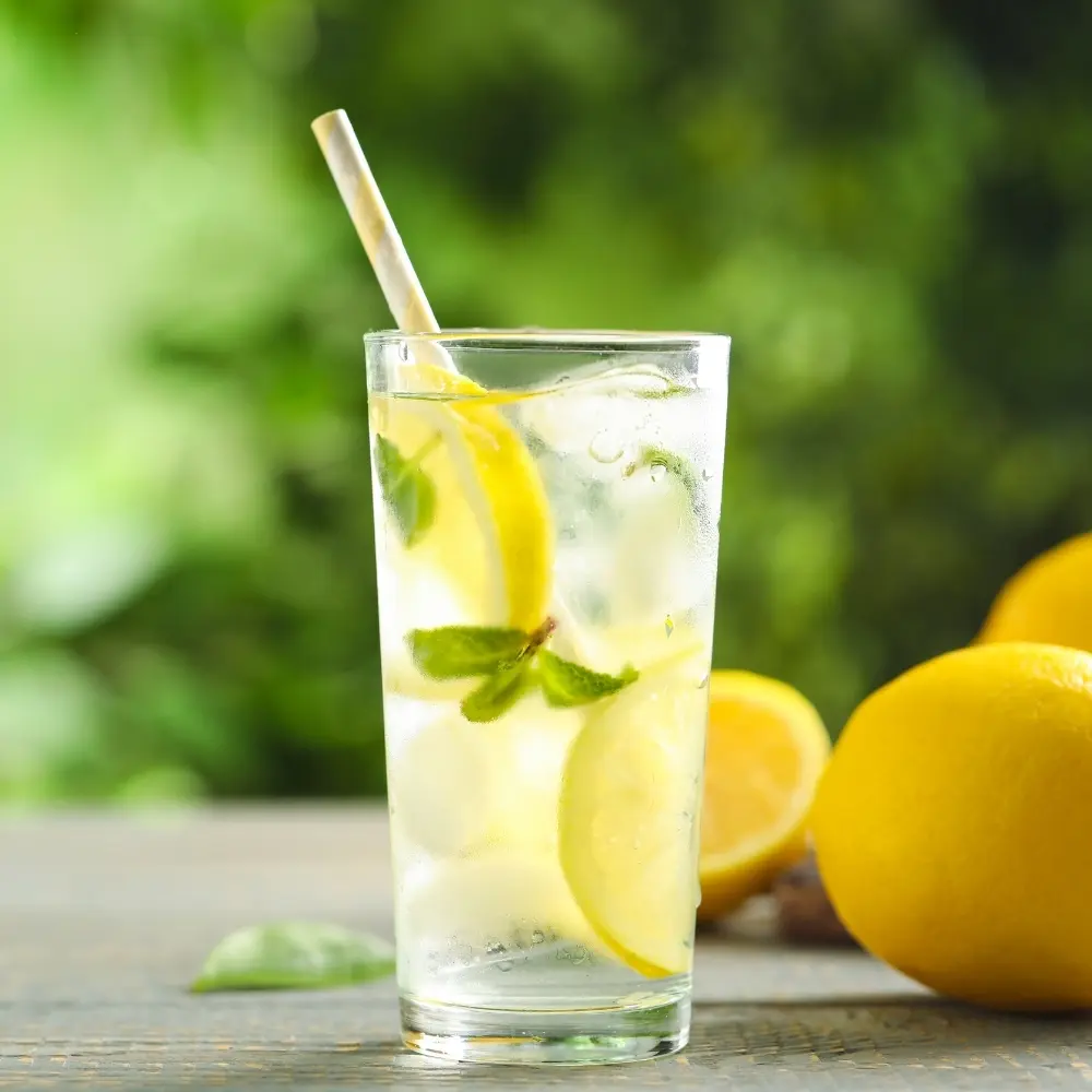 YAZ SICAĞINDA SERİNLİK ARAYANLARA : HANGİ İÇECEKLER GERÇEKTEN FAYDALI