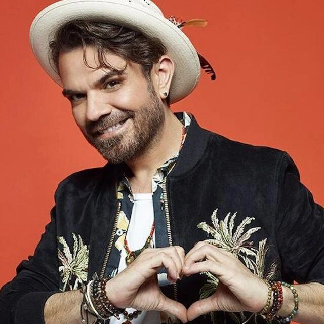 TÜRK POPUNUN YILDIZINDAN ABD ‘li EFSANEYE JEST