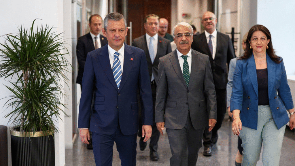 DEM PARTİ HEYETİ CHP LİDERİ ÖZGÜR ÖZEL’i ZİYARET EDİYOR