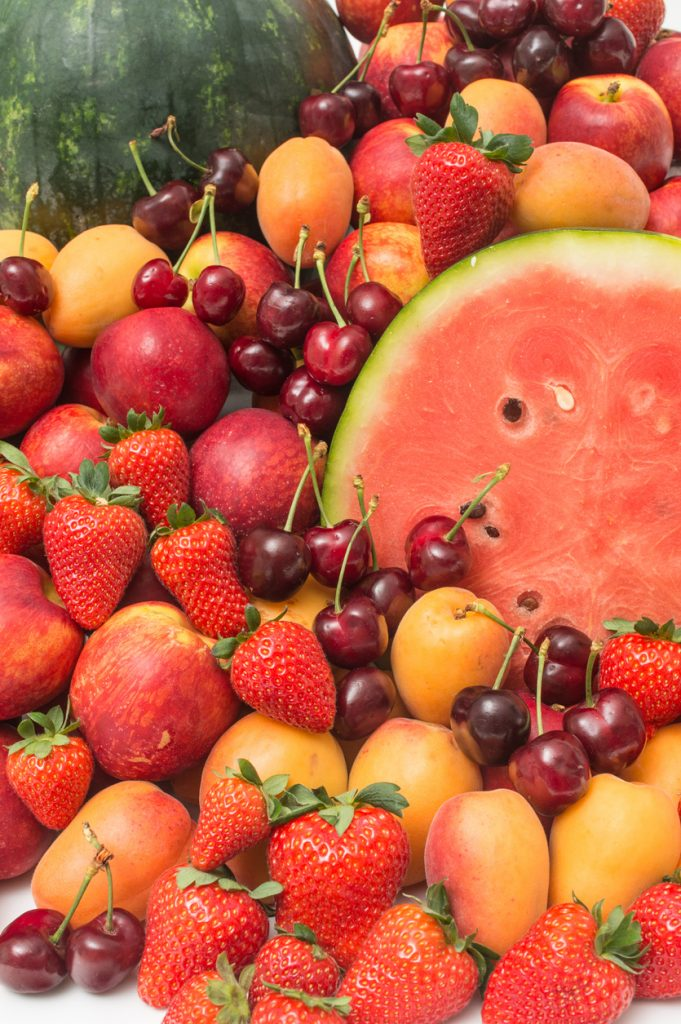 YAZ MEYVELERİ VÜCUDU YENİLİYOR :ÖNE ÇIKAN 7 SÜPER MEYVE