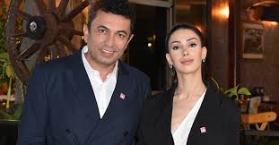 Güldür Güldür’ün yıldızı Toygan Avanoğlu’nun eşi güzelliğiyle beğeni topladı