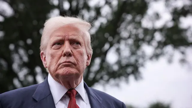 TRUMP’tan ÇİP SAVAŞINDA YENİ HAMLE : İTHALATA YÜZDE 100 VERGİ