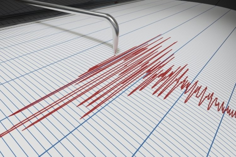 DEPREM SONRASI , İLETİŞİM TARTIŞMASI BAKAN KESİNTİ YOK DEDİ, BAŞKAN KÖYLERE ULAŞAMIYORUZ