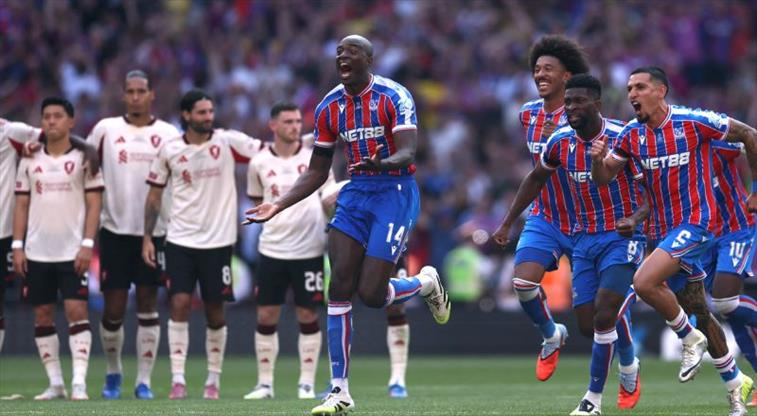 PREMİER LEAGUE’de YENİ 8 SANİYE KURALI İLK KEZ UYGULANDI