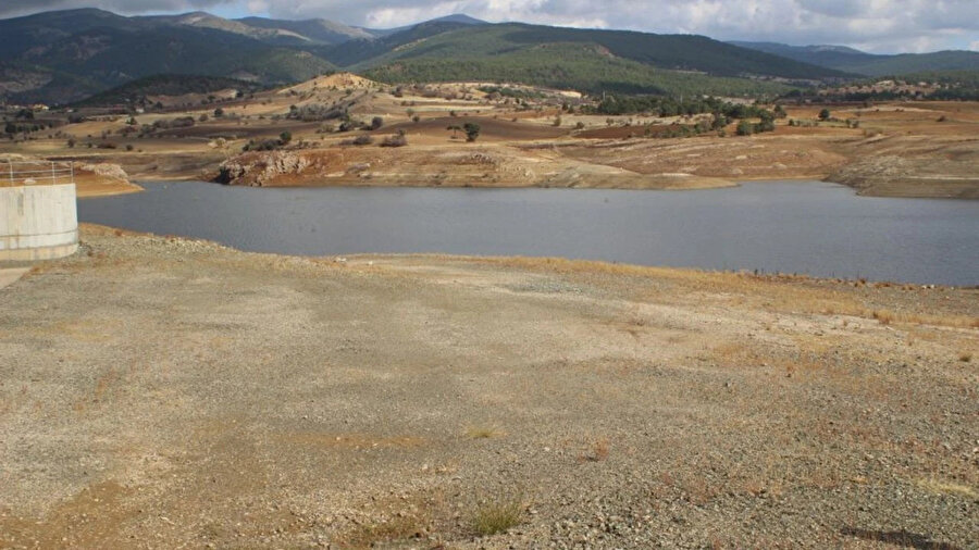 UŞAK’ta BARAJ KURUDU İDDİASI : ALTIN MADENCİLİĞİ TEPKİ TOPLADI