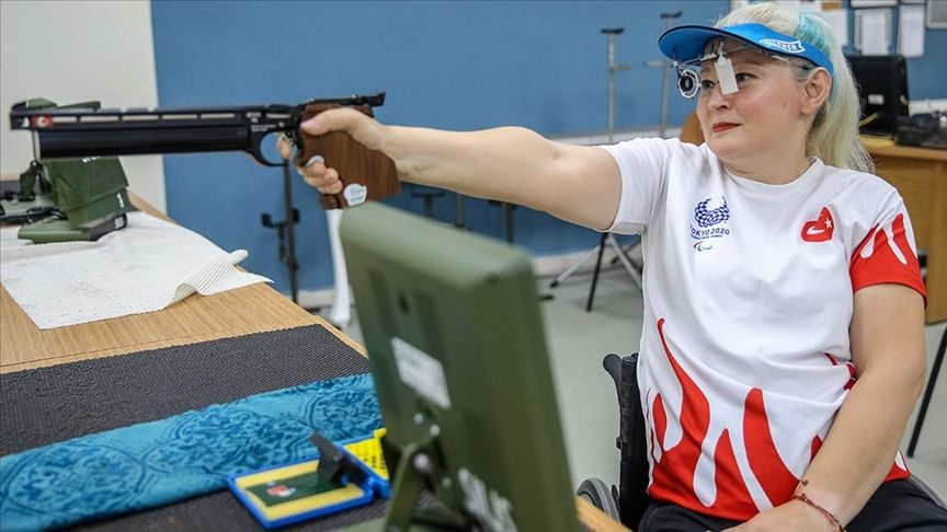 MİLLİ SPORCU AYSEL ÖZGAN GURURU GÜMÜŞ MADALYA KAZANDI