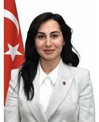 CHP’den AKP’ye BİR TRANSFER DAHA ROZETİNİ ERDOĞAN’dan ALDI