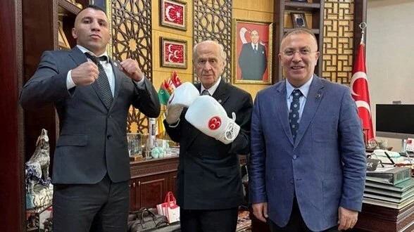 BAHÇELİ, BOKSÖR AVNİ YILDIRIM’ı MAKAMINDA KABUL ETTİ