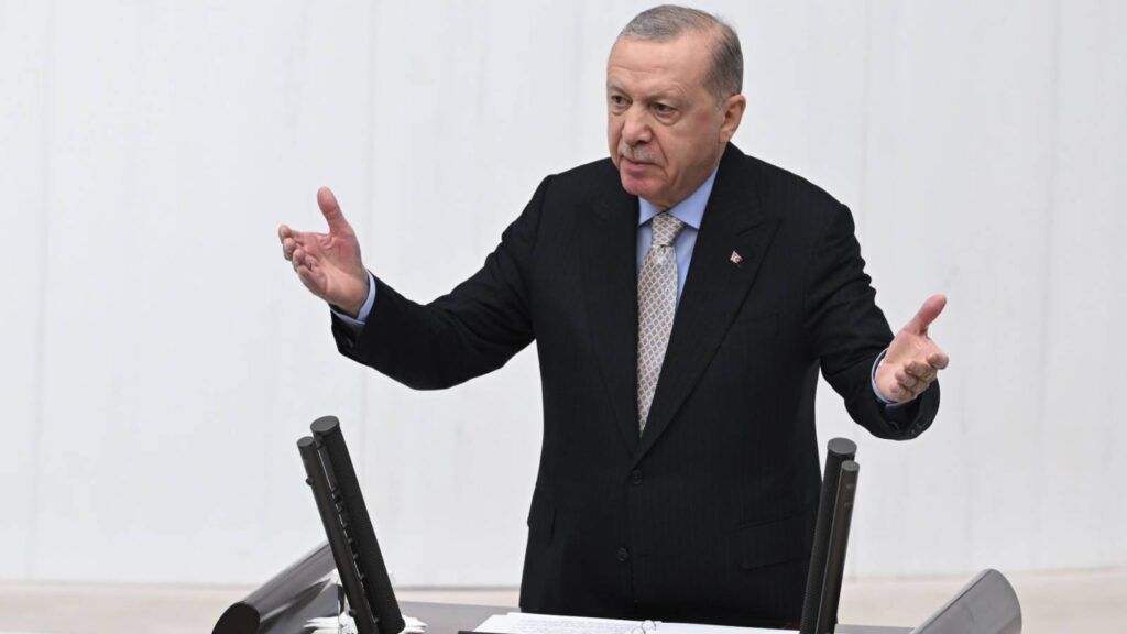 AKP BÜYÜYOR: 7 BELEDİYE BAŞKANI DAHA PARTİYE KATILDI