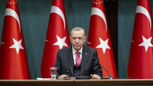 ERDOĞAN KARARINI VERDİ: SEÇİM 20 AY SONRA YAPILACAK