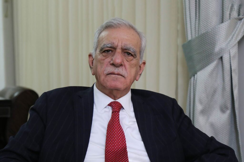 AHMET TÜRK’e KAYYUM GEREKÇESİ YAPILAN DAVADAN BERAAT