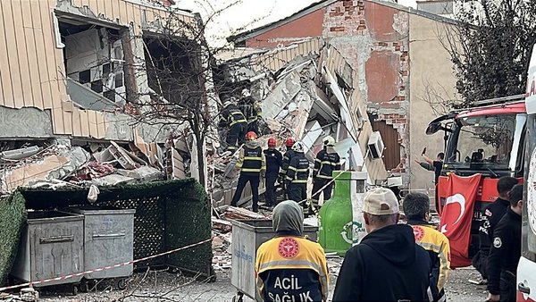 KOCAELİ GEBZE’de BİNA ÇÖKMESİ: BELEDİYE BAŞKANI  “ENKAZDAN 5 KİŞİ ” VAR DEDİ