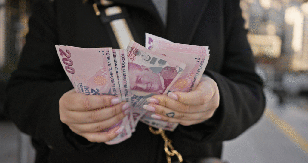 MAAŞLARDAN ZORUNLU KESİNTİ GELİYOR 2026’da HER AY YÜZDE 3 EKSİK YATACAK ”RESMİ GAZETE’de YAYIMLANDI