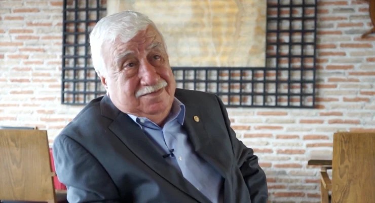 DEVEKUŞU KABARE’NİN EFSANE İSMİ AHMET GÜLHAN VEFAT ETTİ