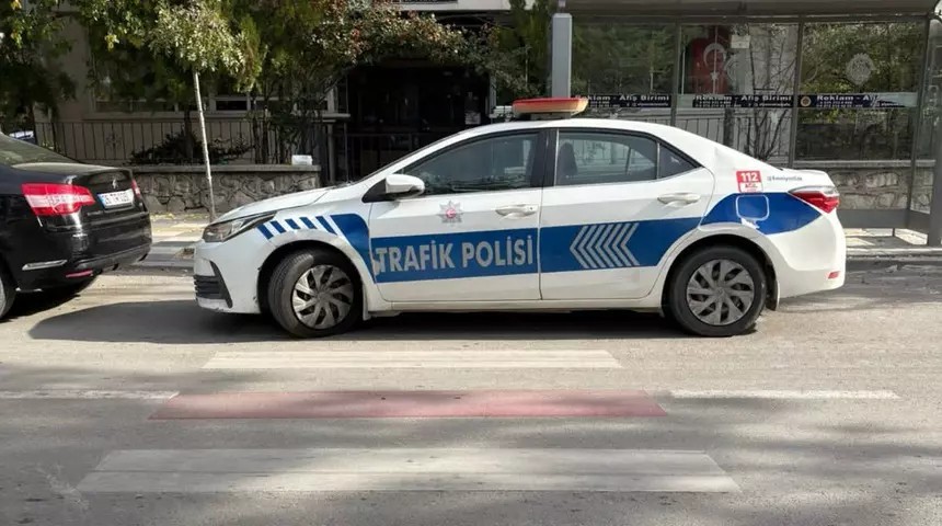 AFYON EMNİYETİNDE DİSİPLİN ÖRNEĞİ : POLİS ARACINA CEZA KESİLDİ
