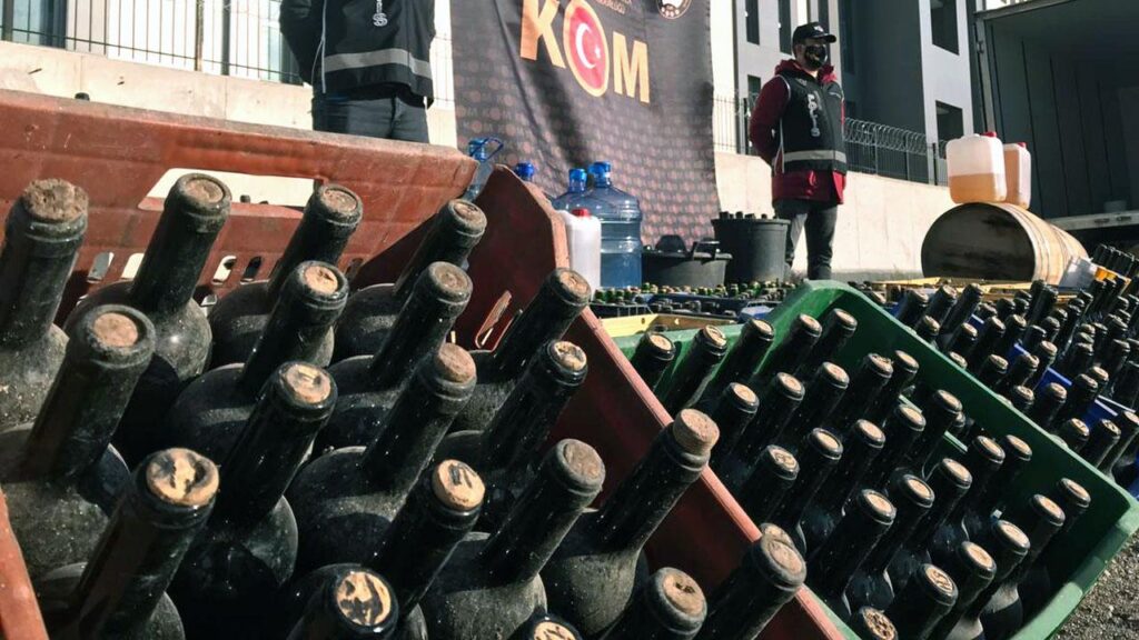 SAHTE İÇKİ KABUSU: 81 İLDE EŞ ZAMANLI BASKIN,179 GÖZALTI