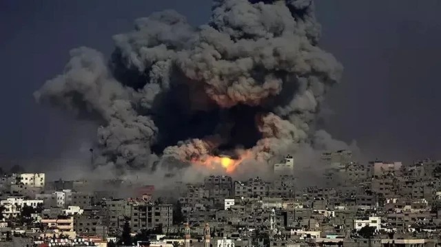 İSRAİL LÜBNAN’a SALDIRDI: SUR KENTİNDE PATLAMALAR ve CAN KAYBI VAR