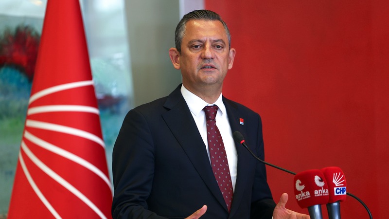 ÖZGÜR ÖZEL ETKİSİ: SİYASET SALLADI, PİYASALAR SARSILDI