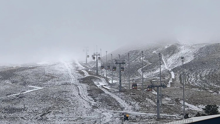 ERCİYES DAĞI’nda KAR SEZONU RESMEN BAŞLADI ZİRVE BEYAZA BÜRÜNDÜ