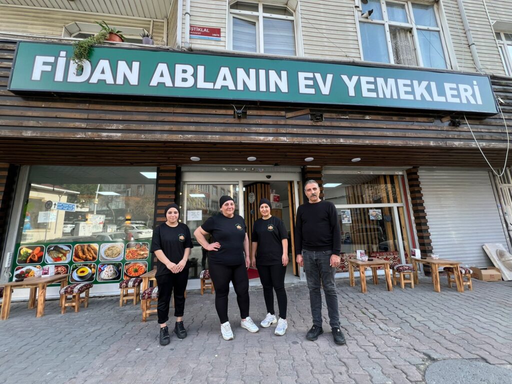 SULTANGAZİ’DE EV LEZZETLERİNİN YENİ ADRESİ: FİDAN İBİLİ EV YEMEKLERİ HİZMETE BAŞLADI