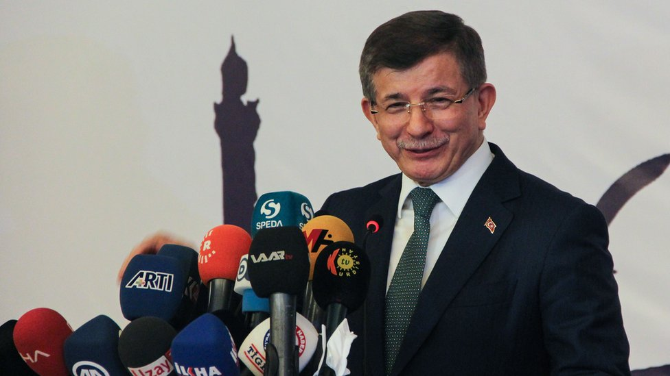 DAVUTOĞLU’ndan SİYASETİ SARSAN ÇIKIŞ: DÖRT PARTİ BİRLEŞİYOR