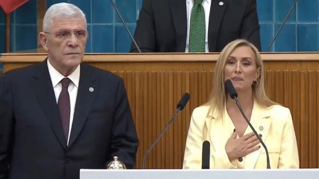 “İYİ PARTİ’ye SÜRPRİZ KATILIM: ROZETİNİ DERVİŞOĞLU TAKTI