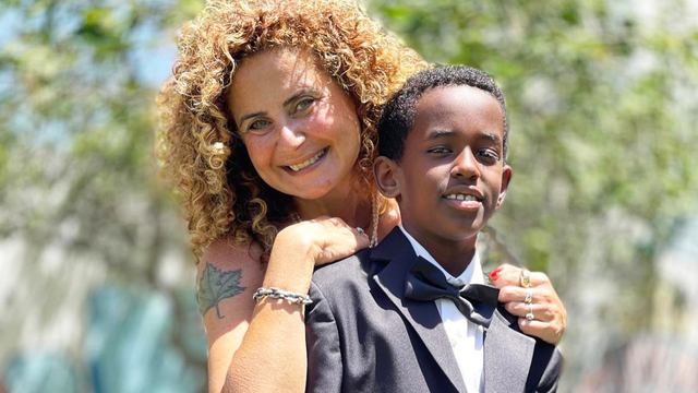 EVLAT EDİNMENİN MUTLULUĞU : ESRA AKKAYA OĞLU CAN ALEX İLE İLK KEZ GÖRÜNTÜLENDİ