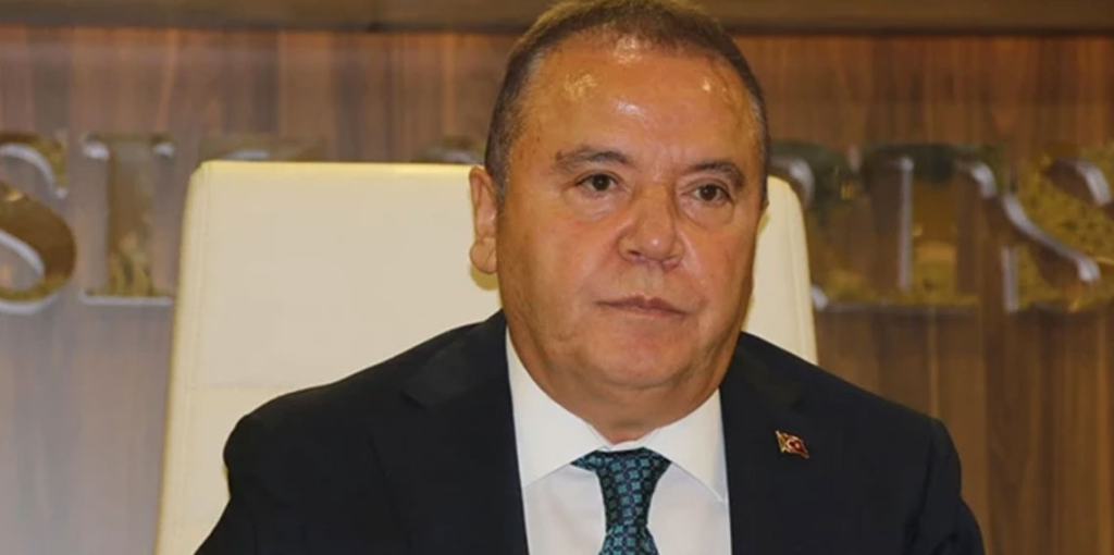 MUHİTTİN BÖCEK GECE SAATLERİNDE HASTANEYE SEVK EDİLDİ