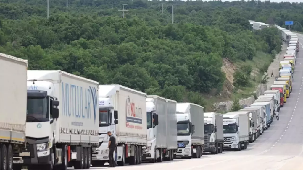 TÜRKİYE-YUNANİSTAN SINIRINDA KAOS: ÇİFTÇİ GREVİ TIR GİRİŞLERİNİ TAMAMEN DURDURDU