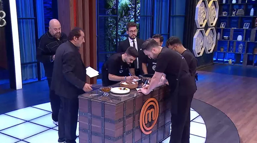 MASTERCHEF ALTIN KUPA’da KİM ELENDİ? ”BİLEREK KÖTÜ YAPTI”