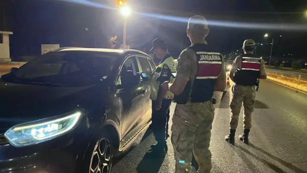 ŞEHİT BABASINA CEZA KESTİLER, JANDARMA CEZAYI CEBİNDEN ÖDEDİ