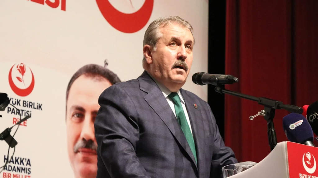 DESTİCİ’den TARİHİ ÇIKIŞ: DEM RAPORUNU KÜRSÜDE YIRTTI, ÇÖPE ATTI