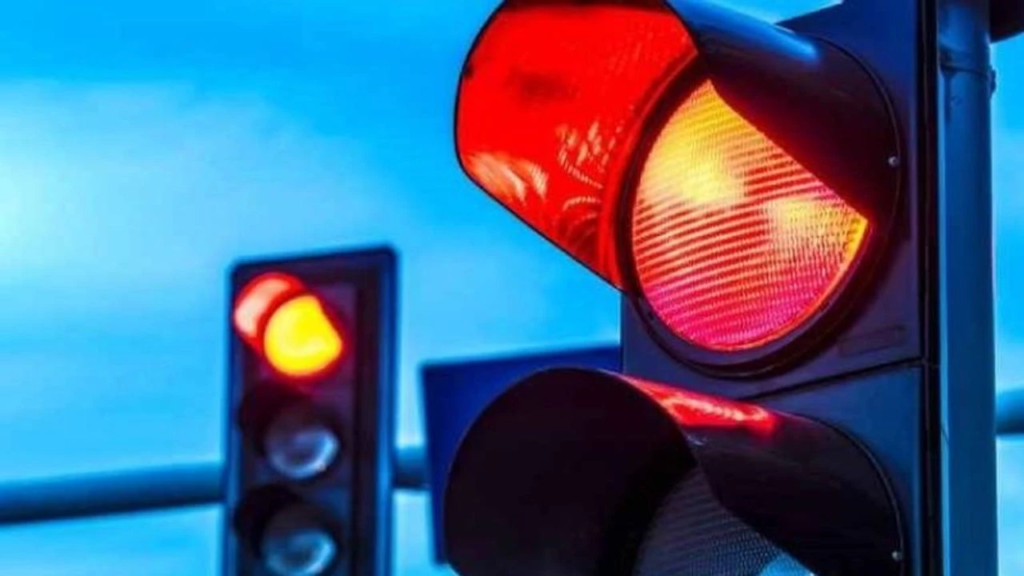 KIRMIZI IŞIKTA GEÇENİN  EHLİYETİ İPTAL EDİLECEK
