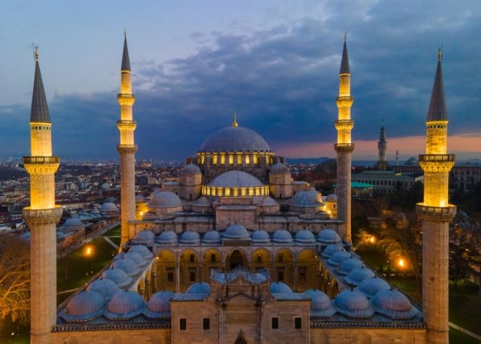 ÜÇ AYLAR YARIN BAŞLIYOR! REGAİP, MİRAÇ, BERAT  ve RAMAZAN TARİHLERİ NETLEŞDİ