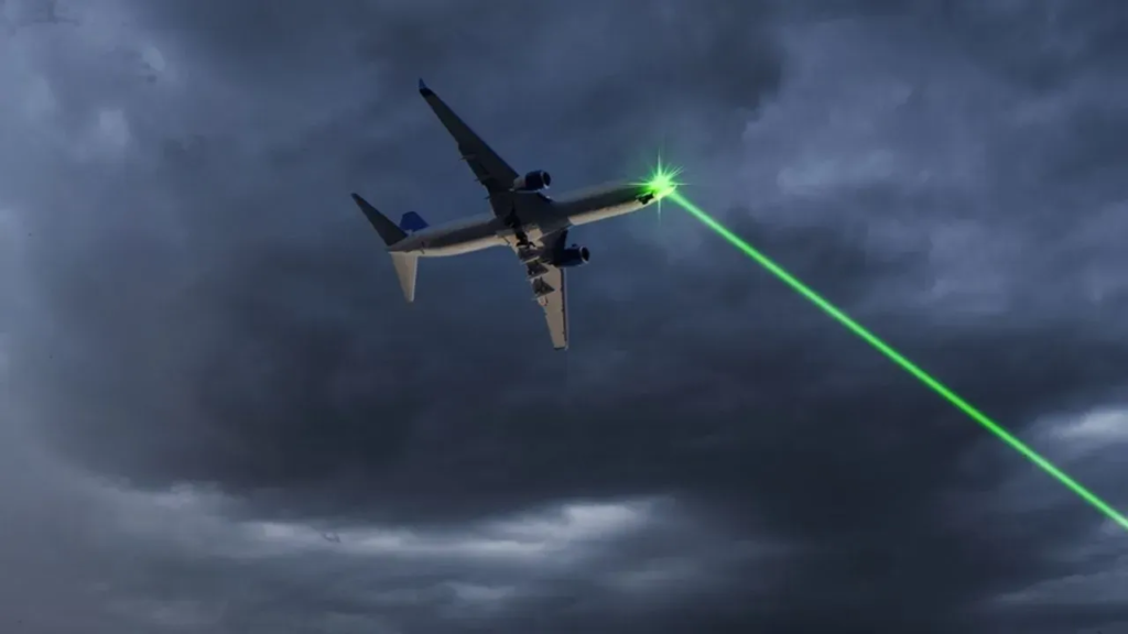 1 OCAK’ta BAŞLIYOR:  SİGARA İÇENE 24 Bin, LAZER TUTANA 164 BİN TL CEZA