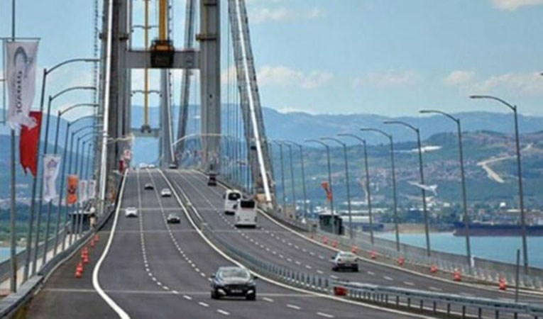 KÖPRÜ ve OTOYOLLARA ZAM GELDİ: 2026 YENİ GEÇİŞ ÜCRETLERİ