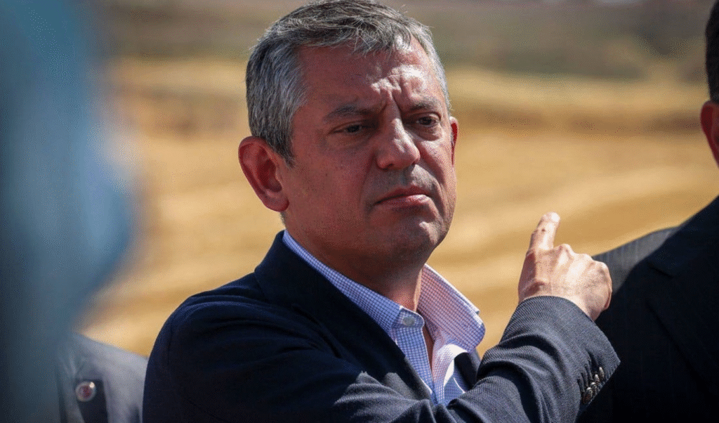 ÖZGÜR ÖZEL’den ERDOĞAN’a SERT YANIT: “CELLAT TARTIŞMASINDAN EKMEK ÇIKMAZ”