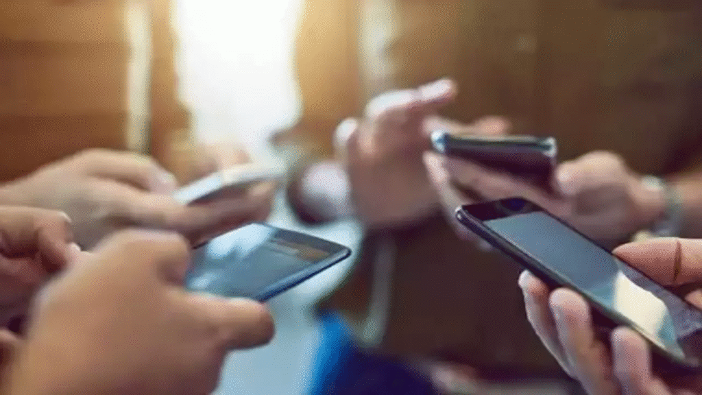 ÜNİVERSİTELİLERE VERGİ MÜJDESİ : TELEFON VE BİLGİSAYARLARDA ÖTV ve KDV KALKIYOR