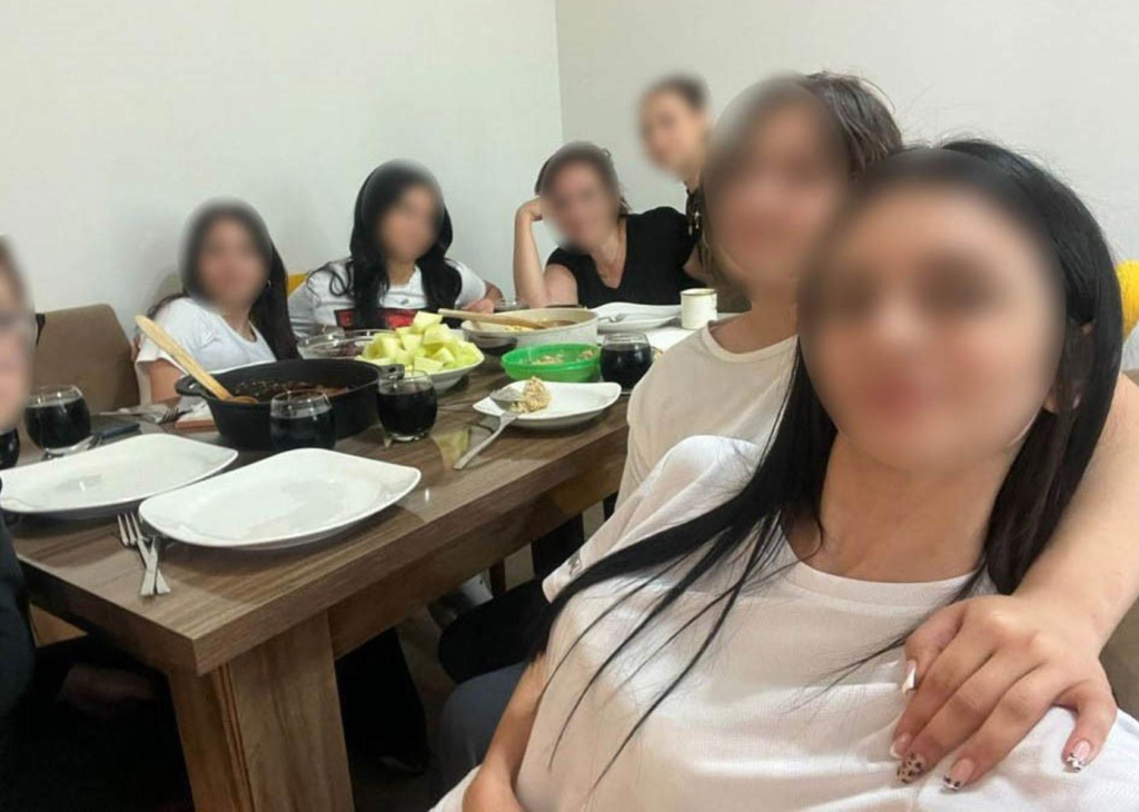 EĞİTİMDE UTANÇ TABLOSU: ÖĞRENCİLERE EVİNİ TEMİZLETEN ÖĞRETMEN GÖZALTINDA