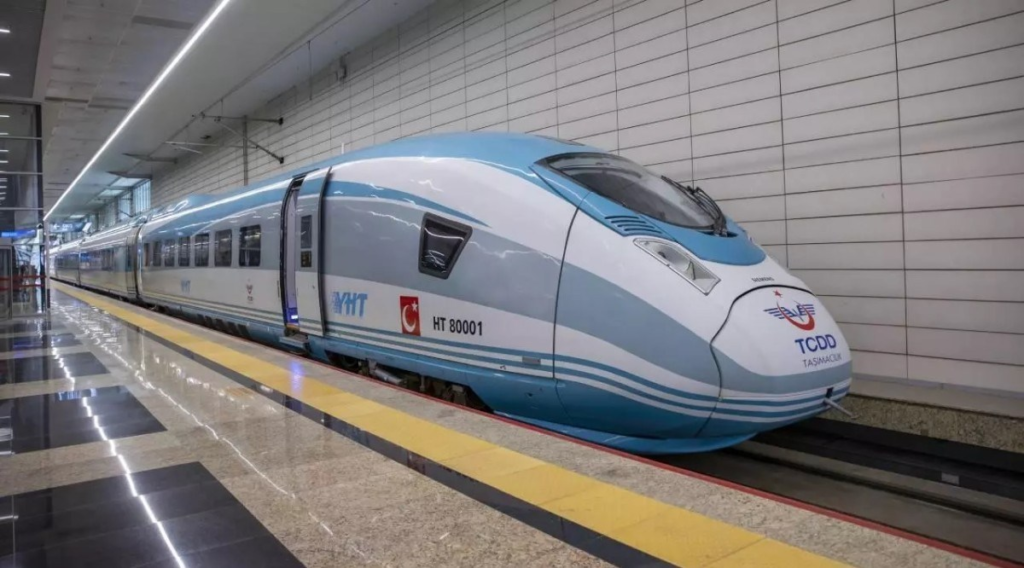 BAKAN URALOĞLU AÇIKLADI: MİLLİ ELEKTRİKLİ HIZLI TREN 2026’da RAYLARDA