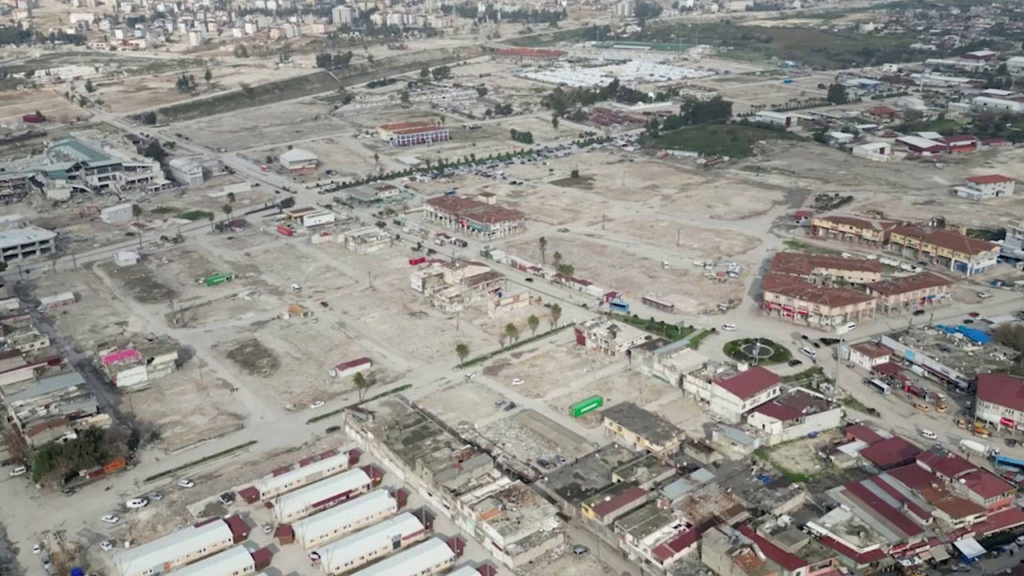 6 Şubat Anması: Eğitime Ara, Kamuya İzin