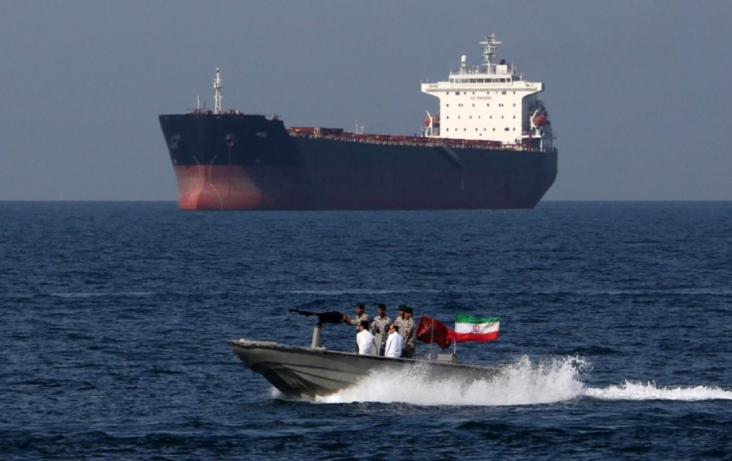 İran, Basra Körfezi’nde 2 Tankere El Koydu