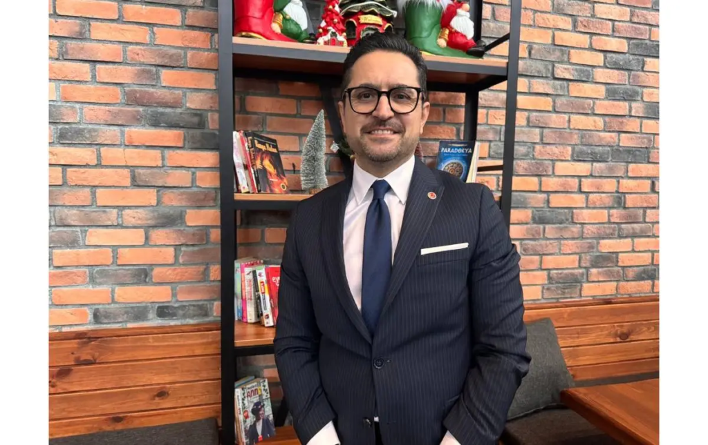 Makam Odasını Koridora Taşıdı