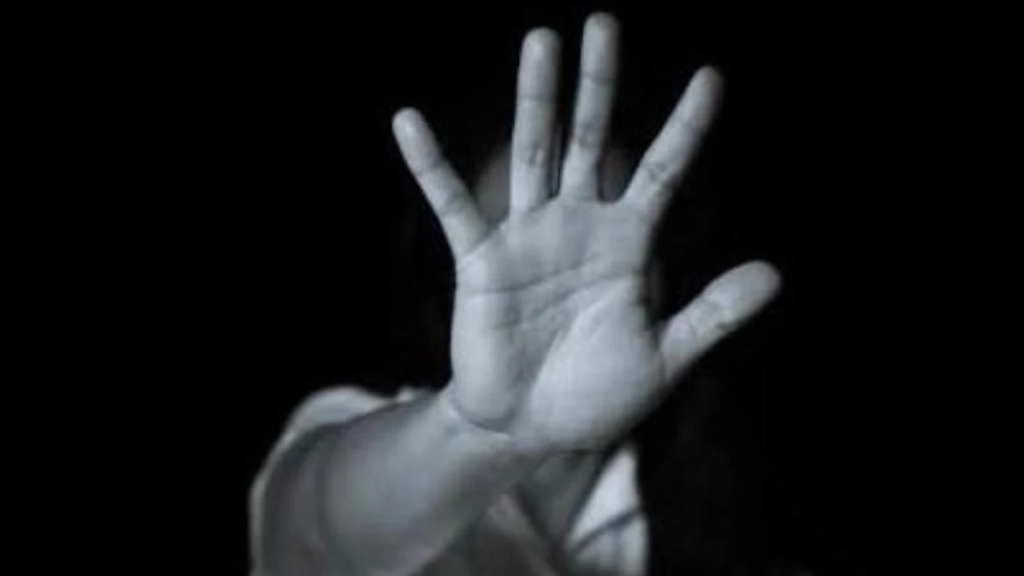 Ögretmenden 24 Kız Öğrenciye Taciz Suçlaması