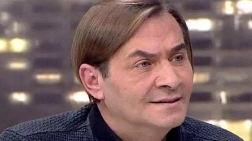 Armağan Çağlayan: Camide Başı Açık Olmaz