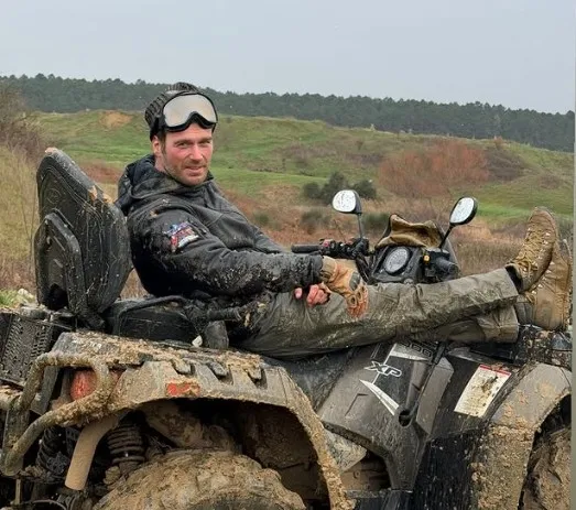 Tatlıtuğ’dan Adrenalin Şov: Çamur içinde