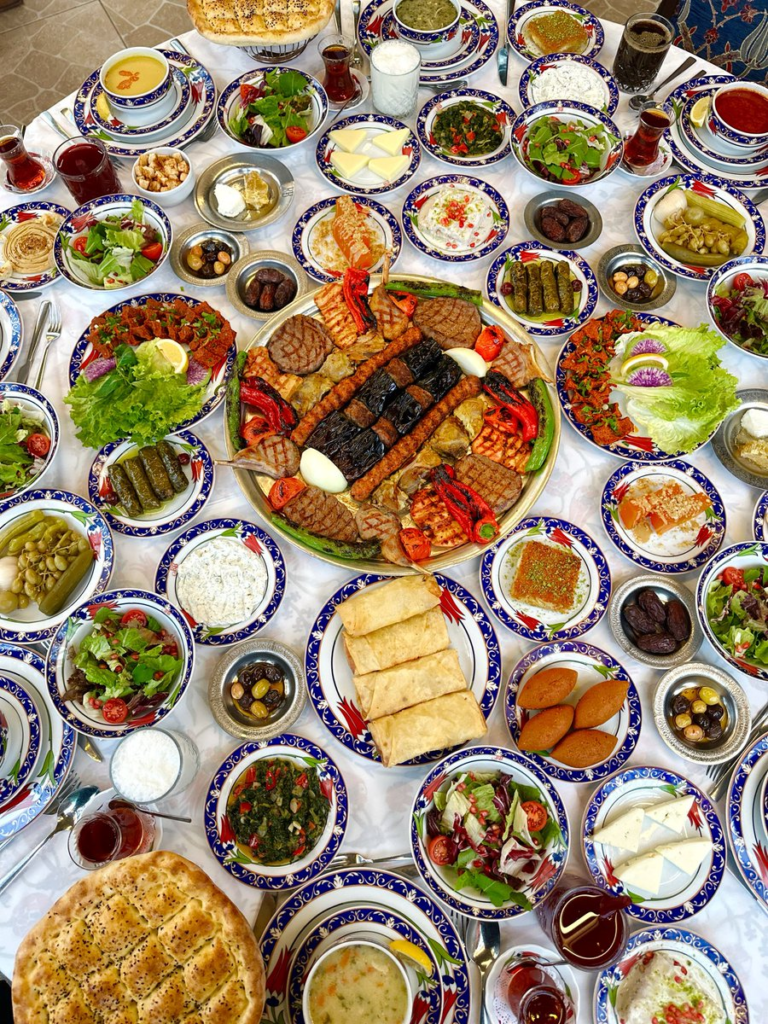 İftar Sofrası Paylaşımı Tartışma Yarattı