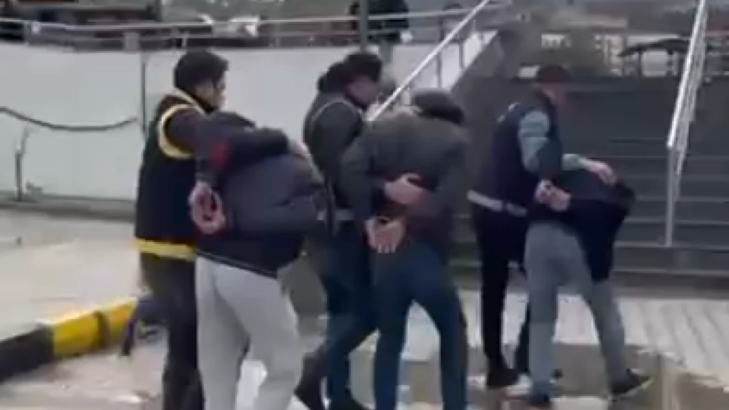 Hatay’da Gübreli Kamyonette 19 Kaçak