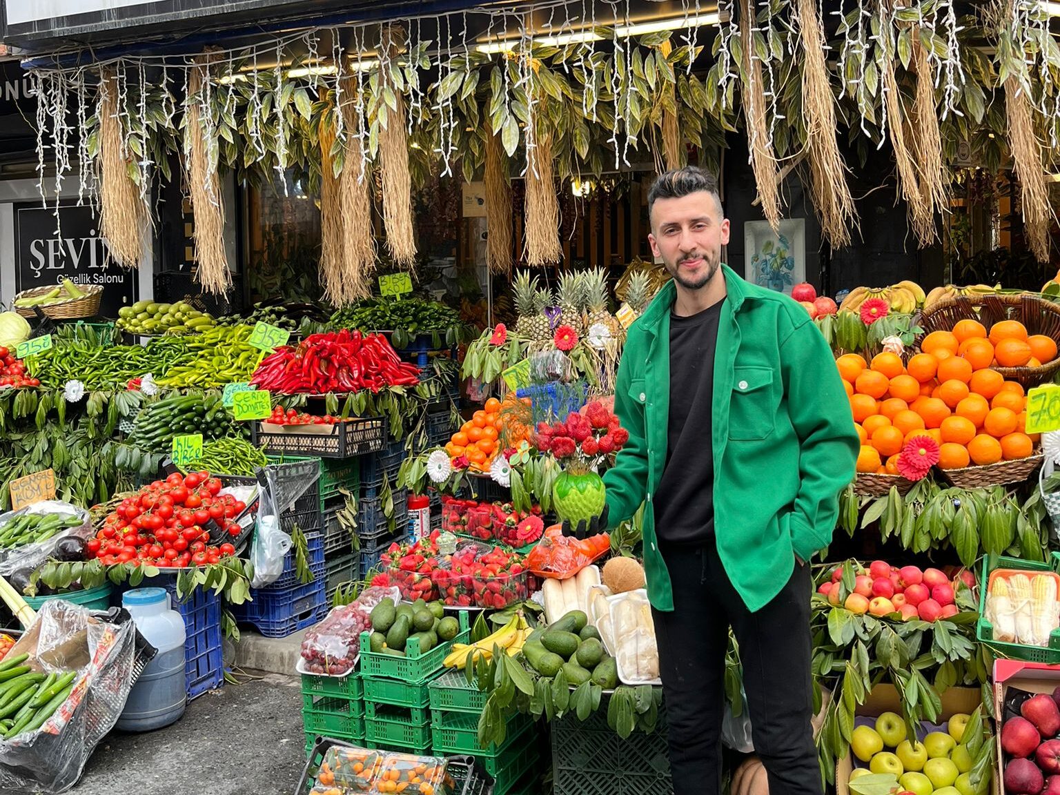 Küçükçekmece’de “Narlı Manav” Taze ve Doğal Ürünleriyle Mahallenin Tercihi Oldu